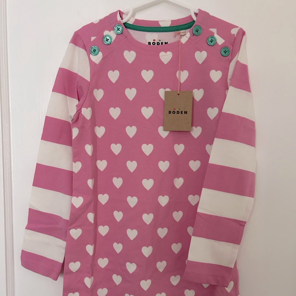 Boden Mini NWT true pink white heart / stripe sleeve Girls dress Size 7-8 yo.